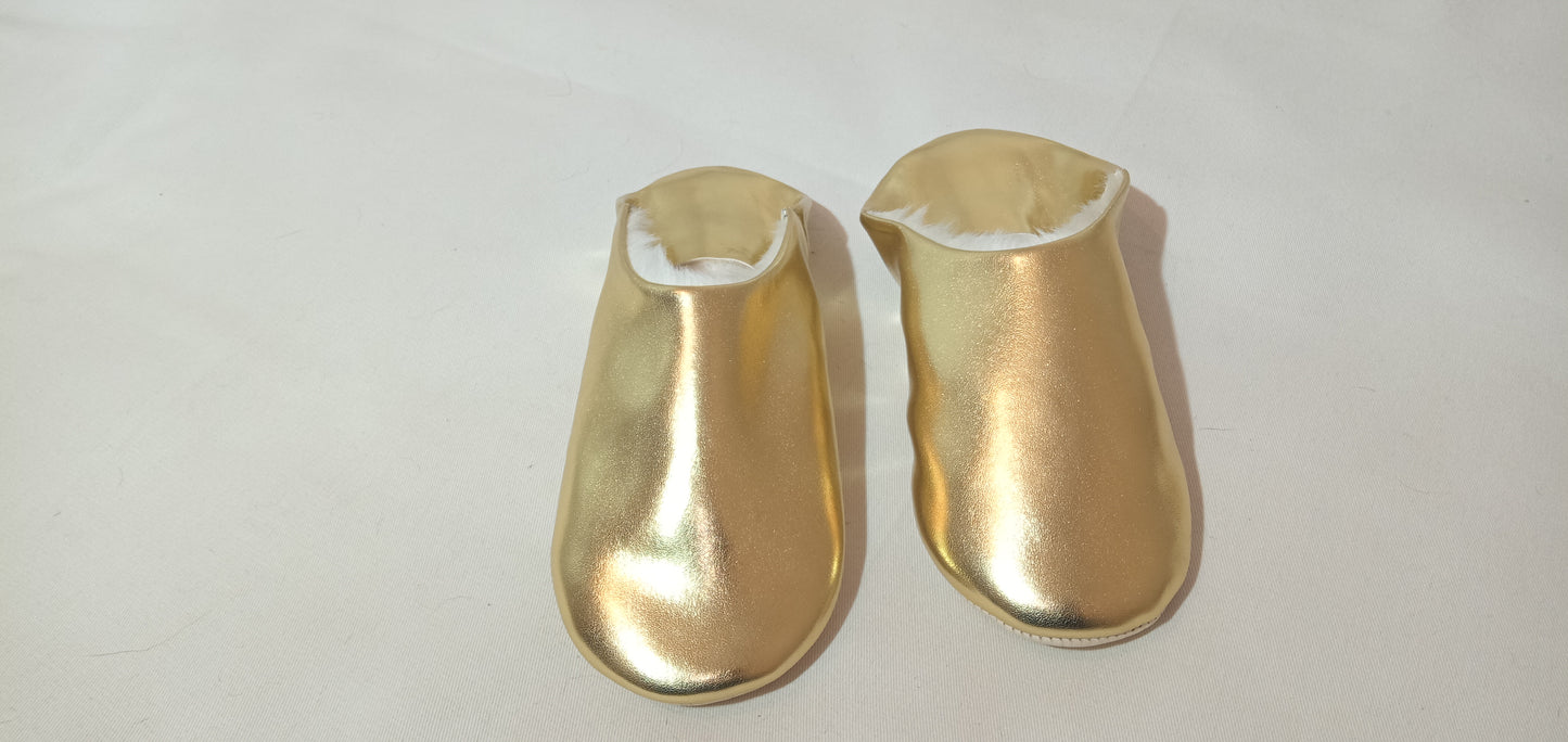 Babouches fur gold for home